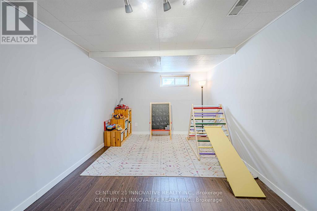 Photo 14 of 1534 Westminster Place, Burlington ON