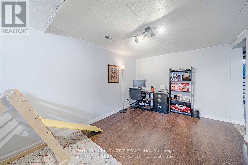 Photo 11 of 1534 Westminster Place, Burlington ON