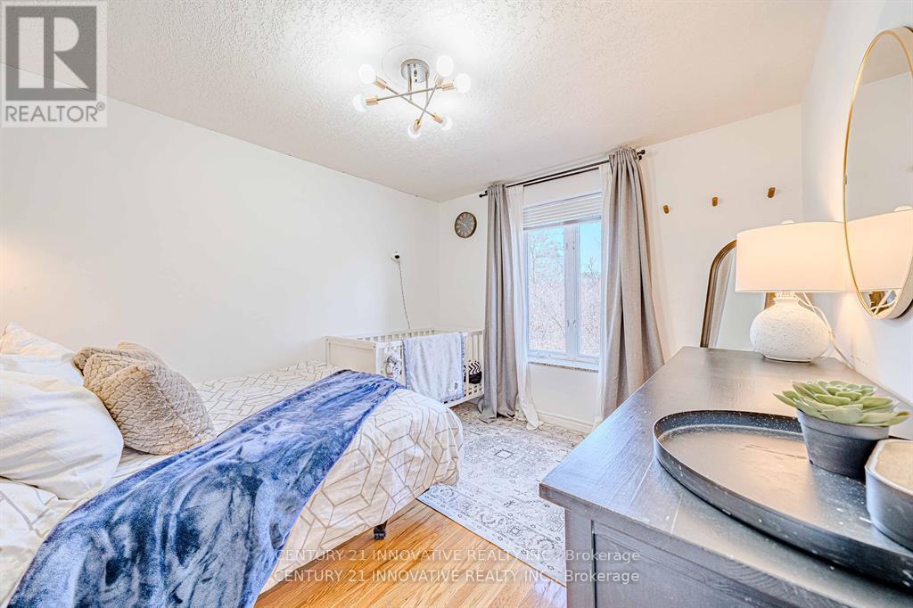 Photo 13 of 1534 Westminster Place, Burlington ON
