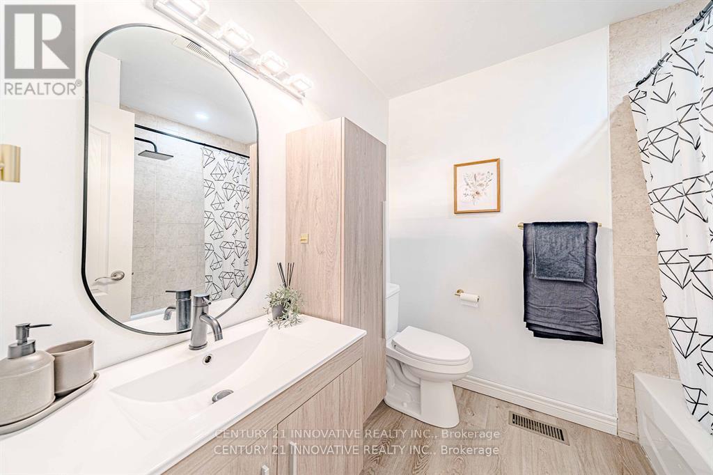 Photo 31 of 1534 Westminster Place, Burlington ON