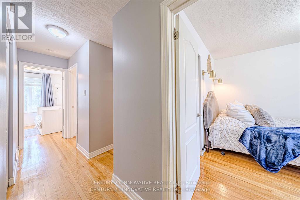 Photo 10 of 1534 Westminster Place, Burlington ON
