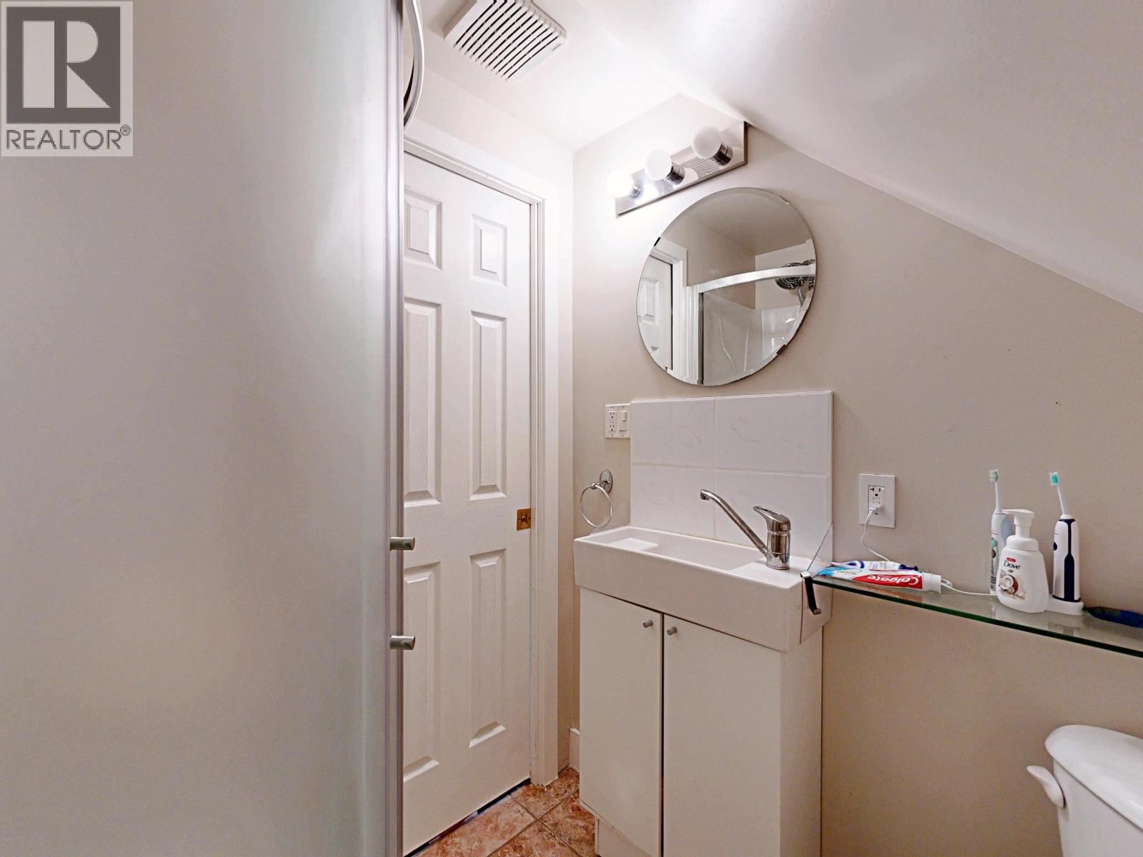 Photo 6 of 3232 E 43rd Avenue, Vancouver BC