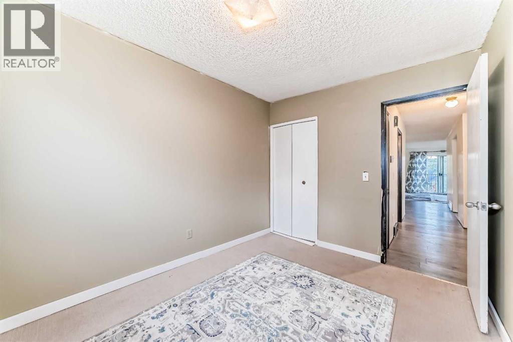 Single Family House Bi-level for Sale in  Theodore Place NW Thorncliffe Calgary 