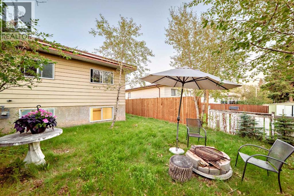 Single Family House Bi-level for Sale in  Theodore Place NW Thorncliffe Calgary 