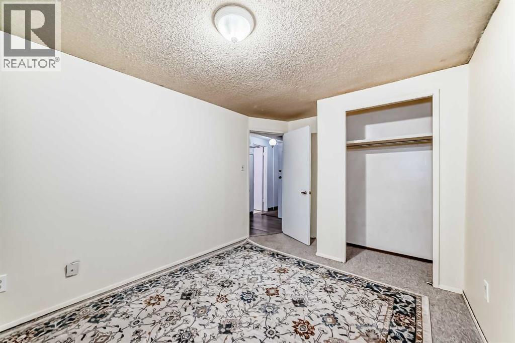 Single Family House Bi-level for Sale in  Theodore Place NW Thorncliffe Calgary 