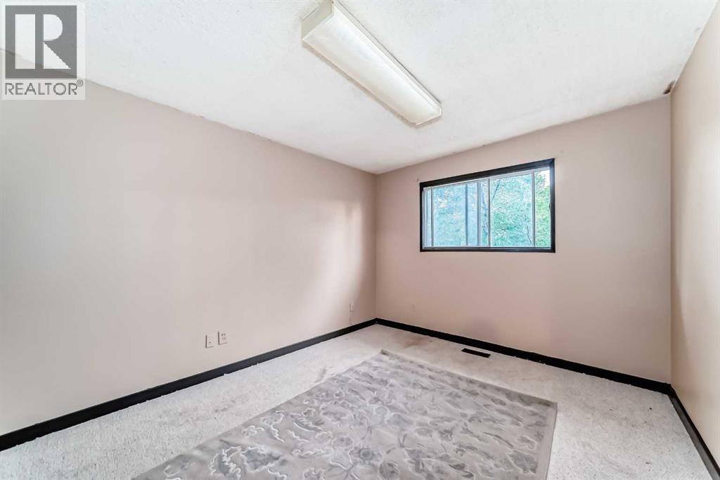 Single Family House Bi-level for Sale in  Theodore Place NW Thorncliffe Calgary 