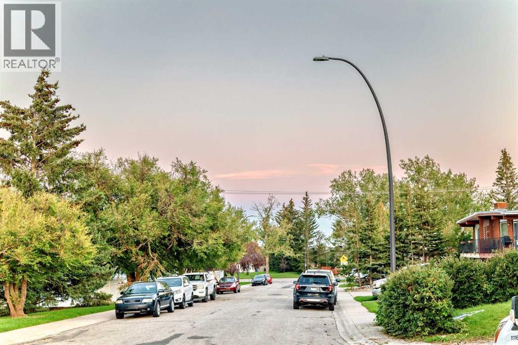 Single Family House Bi-level for Sale in  Theodore Place NW Thorncliffe Calgary 