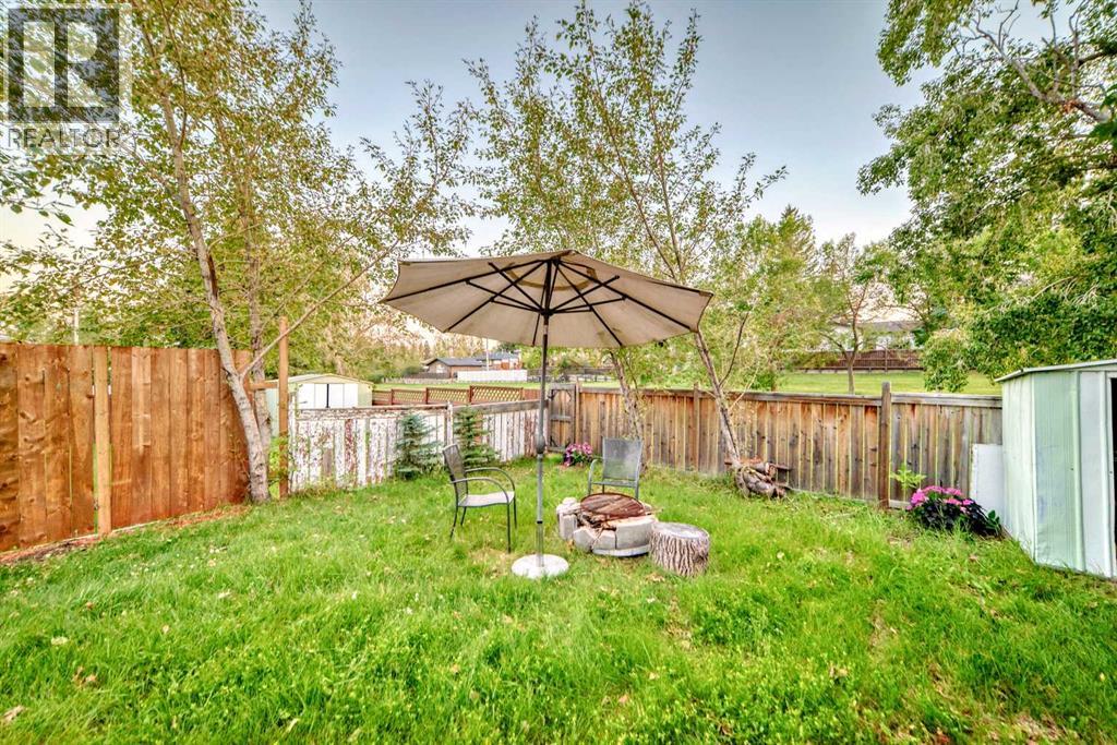 Single Family House Bi-level for Sale in  Theodore Place NW Thorncliffe Calgary 