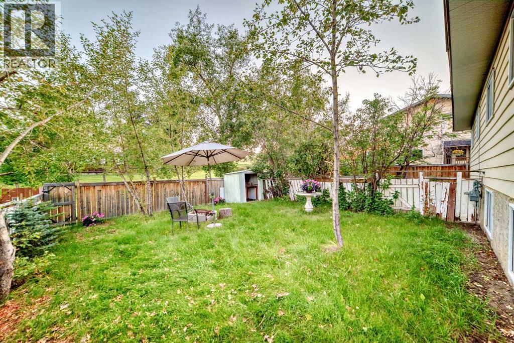 Single Family House Bi-level for Sale in  Theodore Place NW Thorncliffe Calgary 