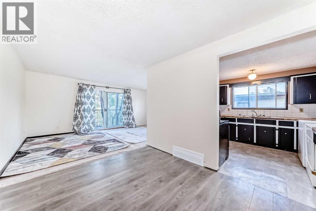 Single Family House Bi-level for Sale in  Theodore Place NW Thorncliffe Calgary 