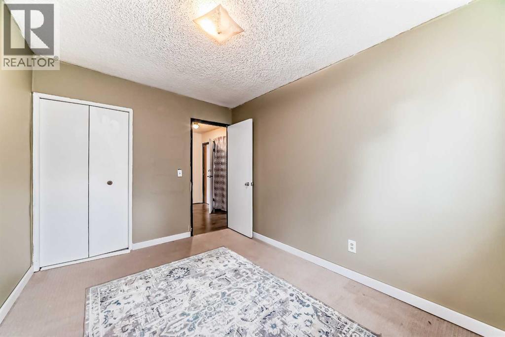 Single Family House Bi-level for Sale in  Theodore Place NW Thorncliffe Calgary 