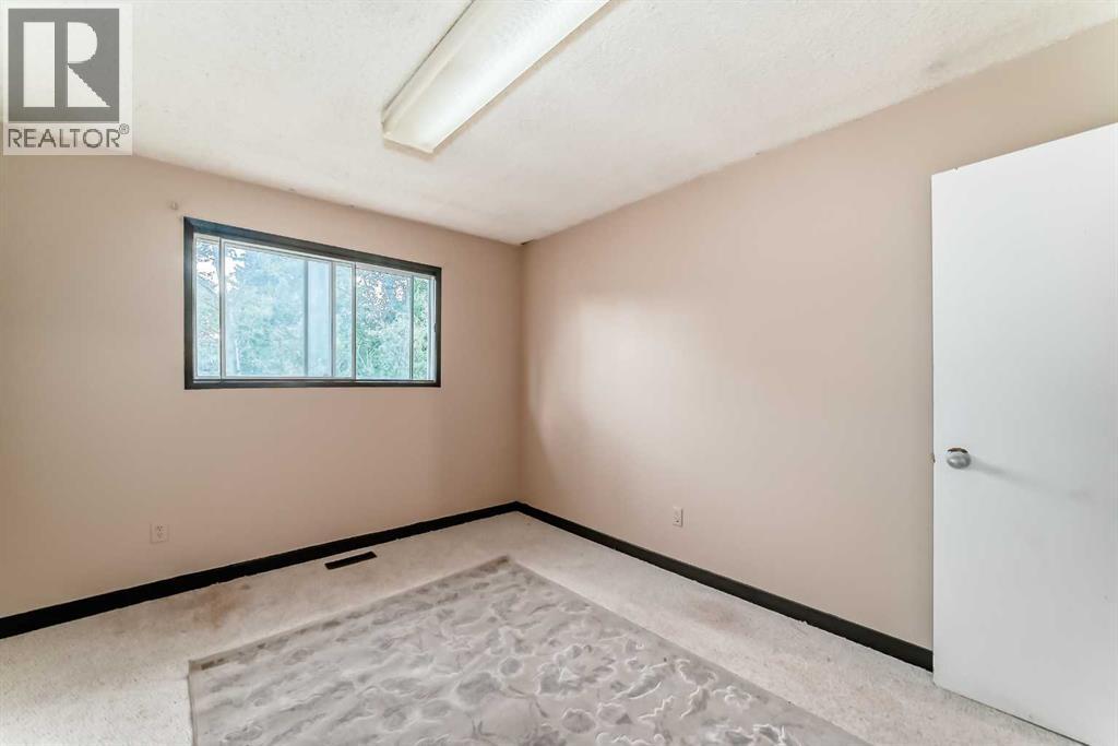 Single Family House Bi-level for Sale in  Theodore Place NW Thorncliffe Calgary 