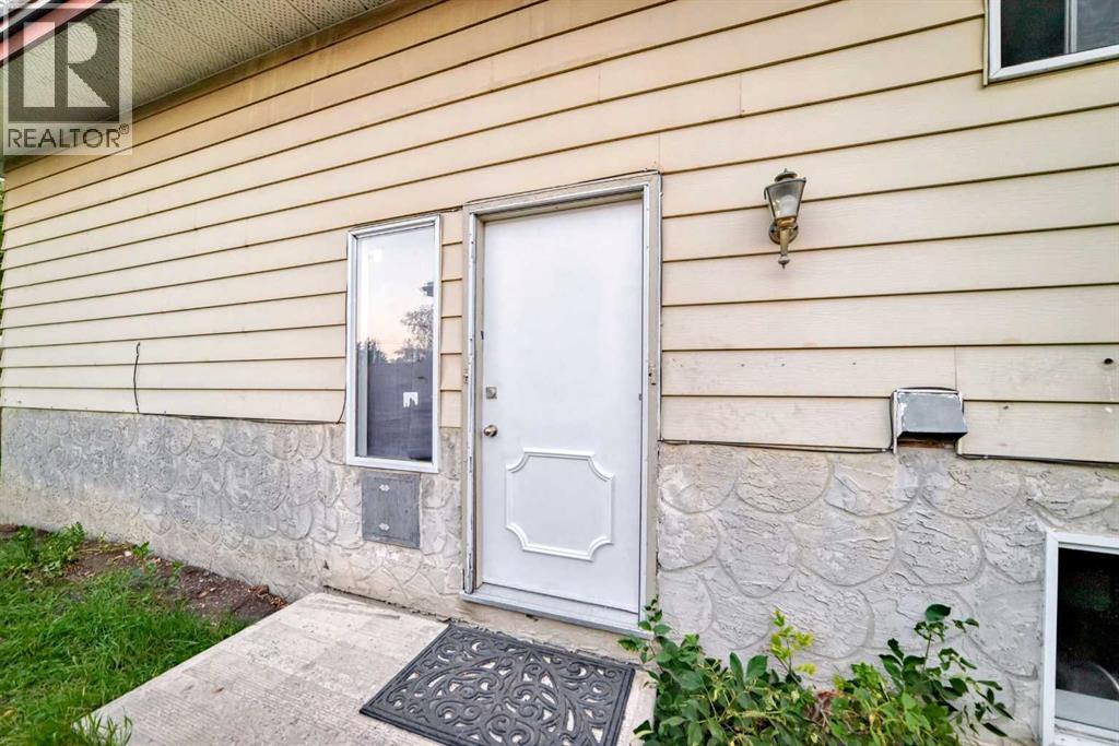 Single Family House Bi-level for Sale in  Theodore Place NW Thorncliffe Calgary 