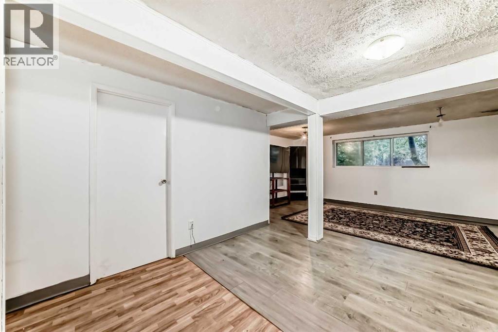 Single Family House Bi-level for Sale in  Theodore Place NW Thorncliffe Calgary 