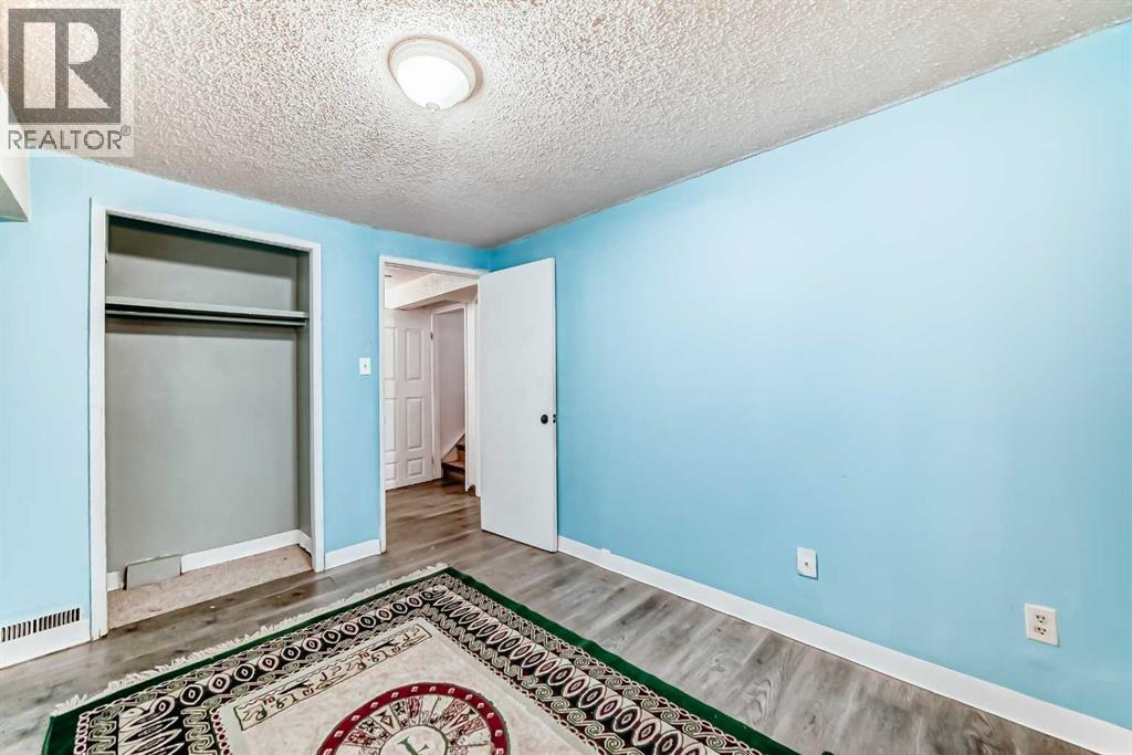 Single Family House Bi-level for Sale in  Theodore Place NW Thorncliffe Calgary 
