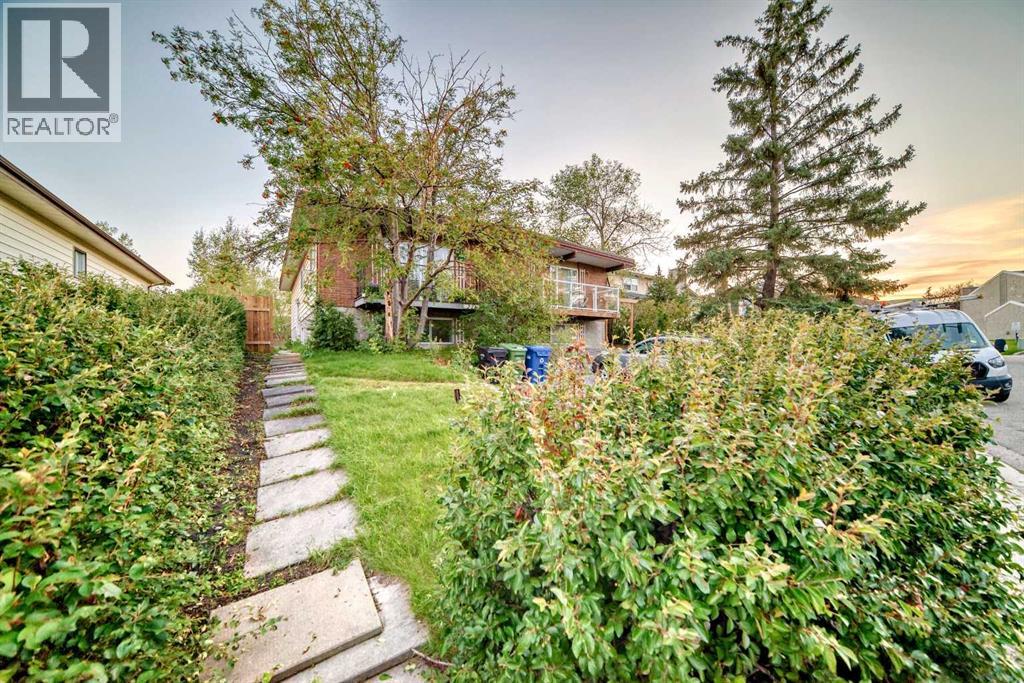 Single Family House Bi-level for Sale in  Theodore Place NW Thorncliffe Calgary 