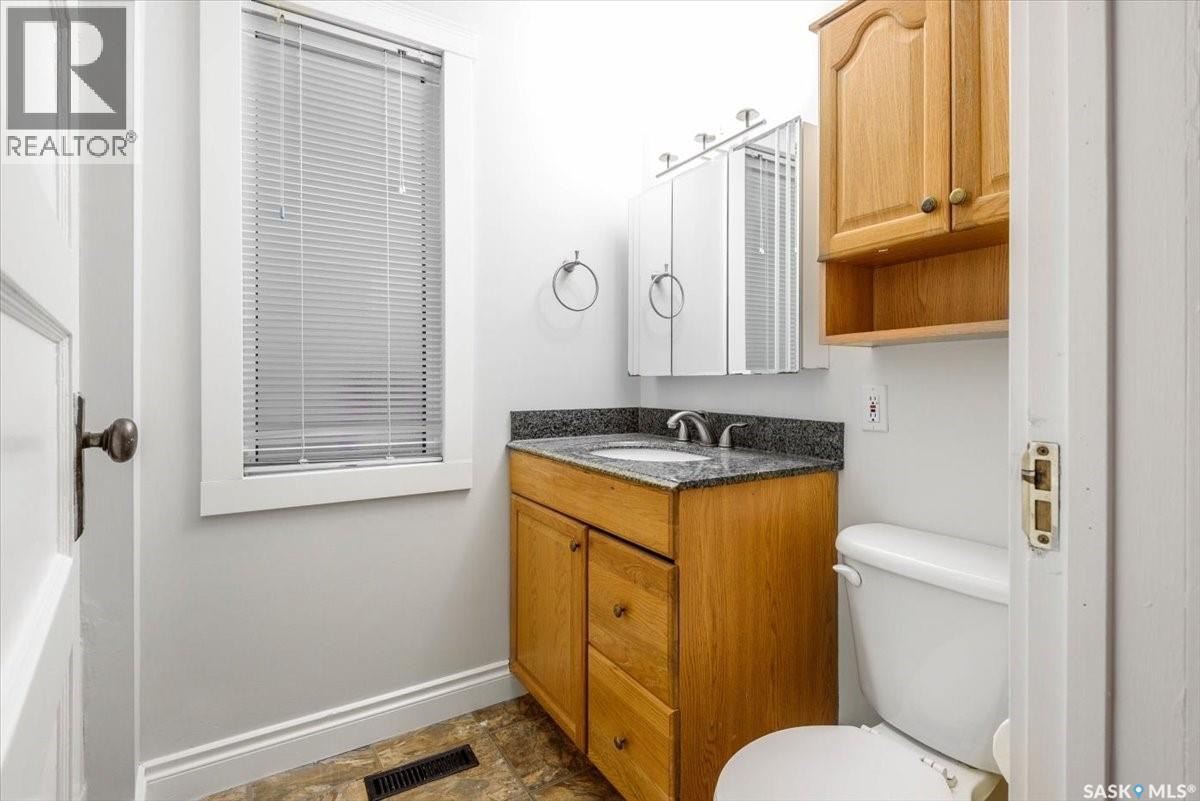 Photo 16 of 2156 Queen Street, Regina SK