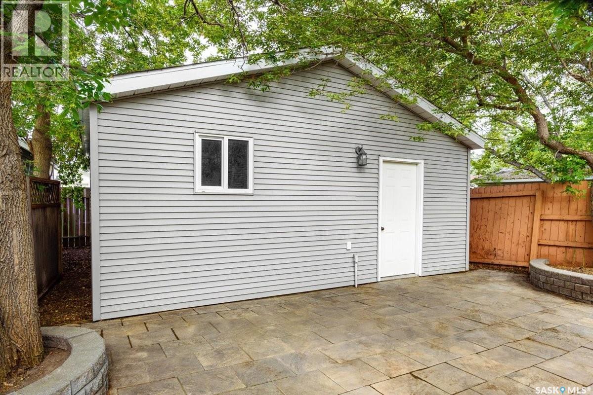 Photo 3 of 2156 Queen Street, Regina SK