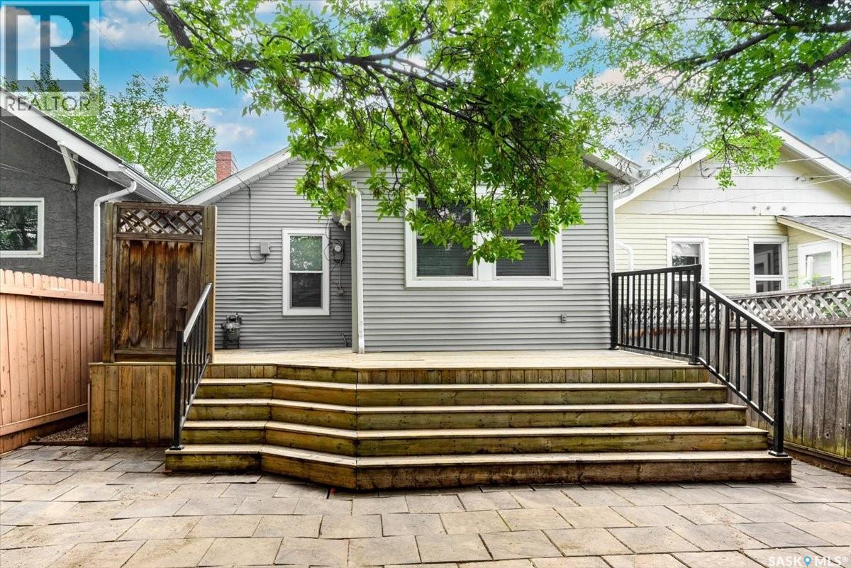 Photo 4 of 2156 Queen Street, Regina SK