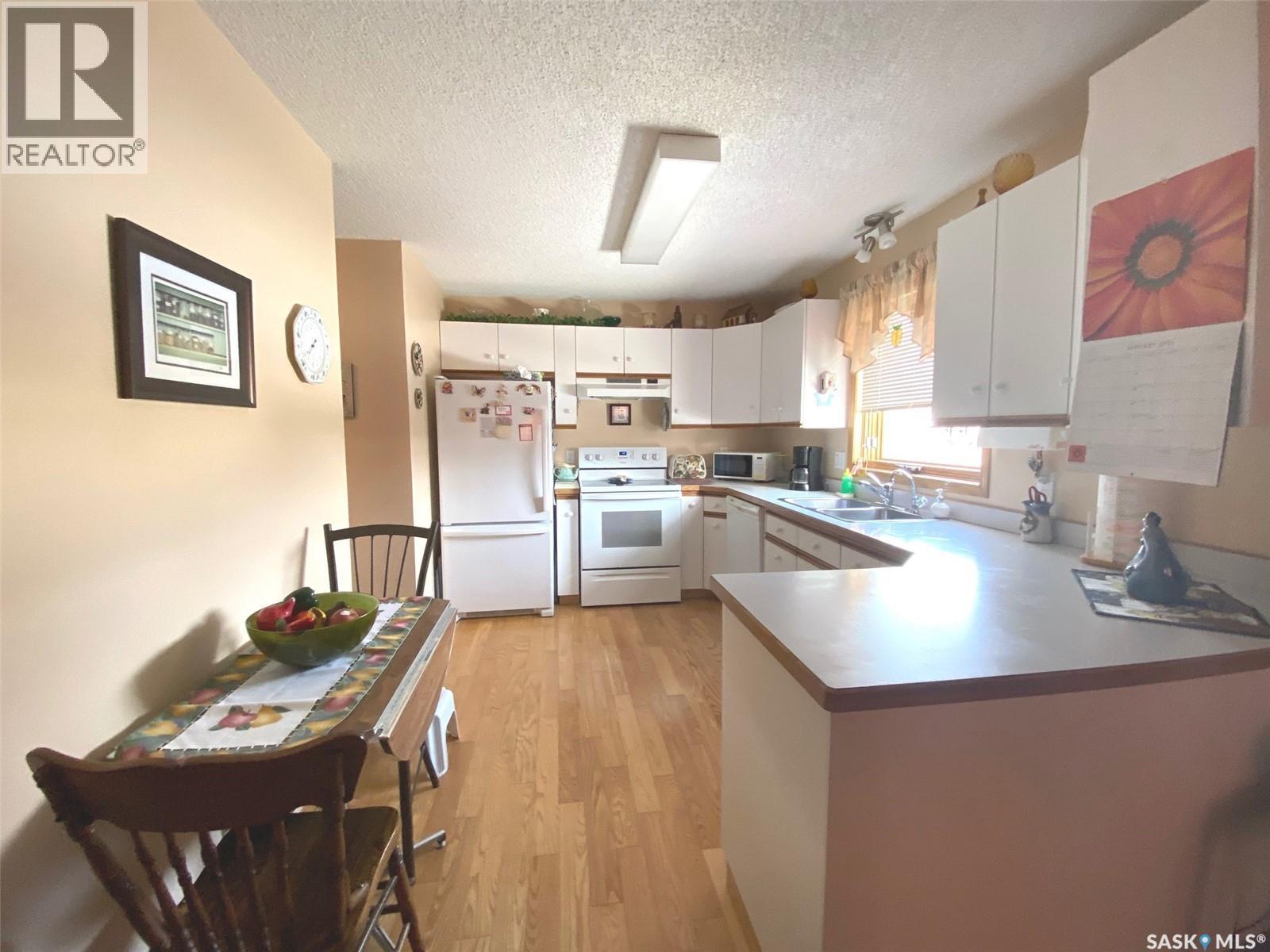 Photo 5 of 104 561 Broadway Street W, Fort Quappelle SK