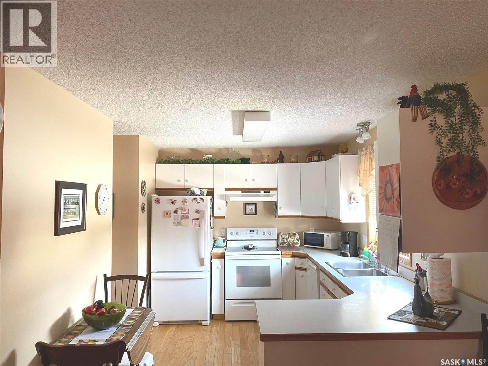 Photo 3 of 104 561 Broadway Street W, Fort Quappelle SK