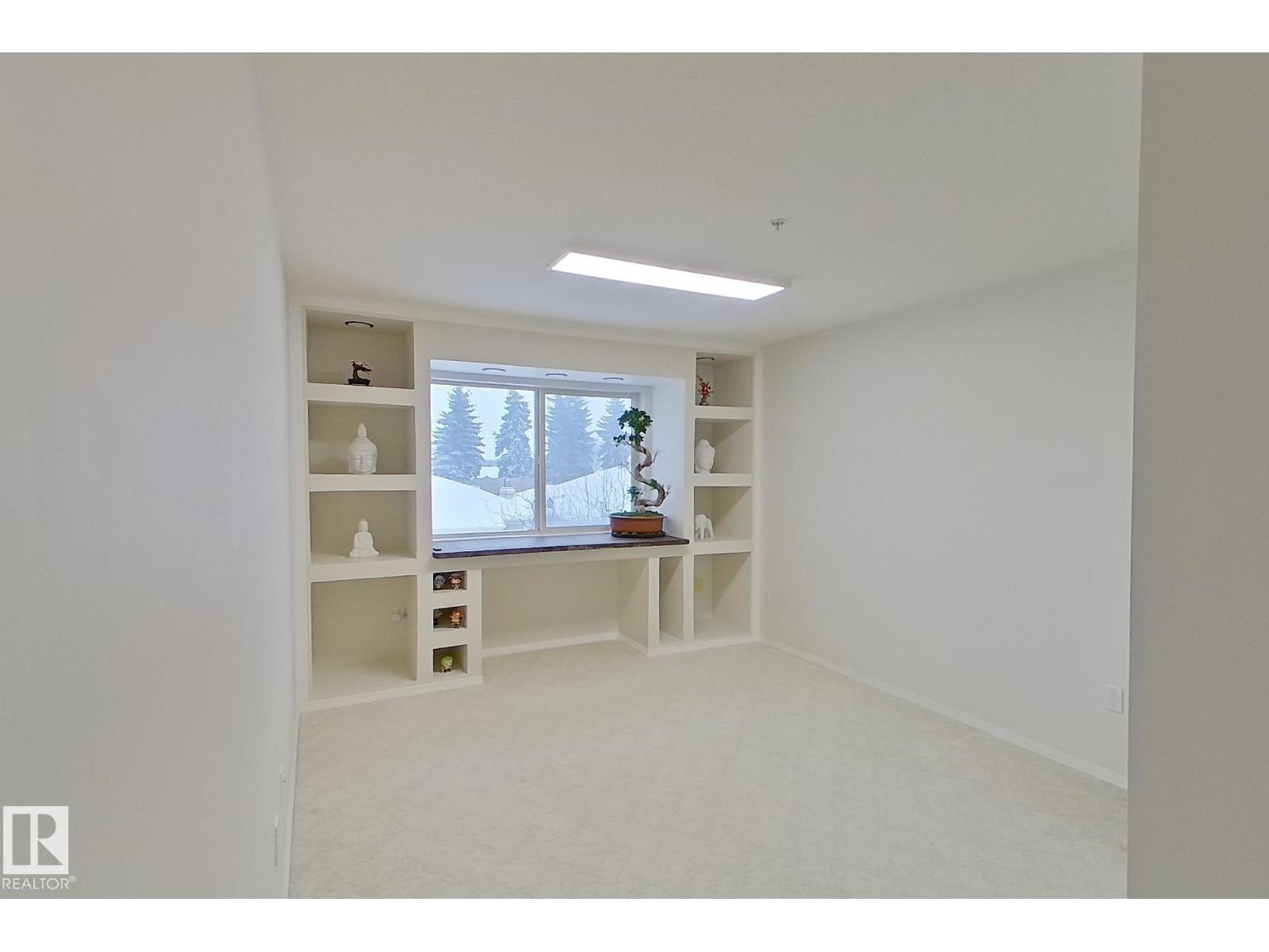 Photo 17 of 208 10421 42 Av Nw, Edmonton AB