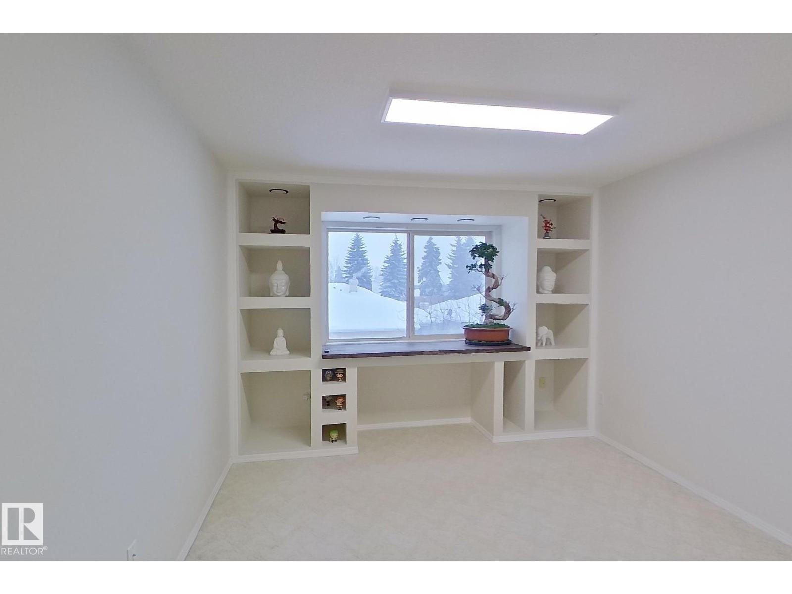 Photo 18 of 208 10421 42 Av Nw, Edmonton AB