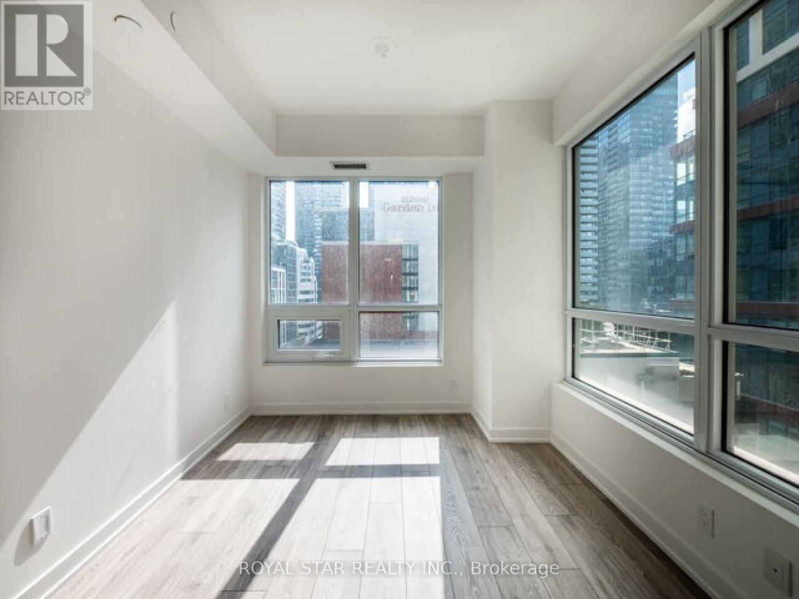 Photo 24 of 1007 108 Peter Street, Toronto ON