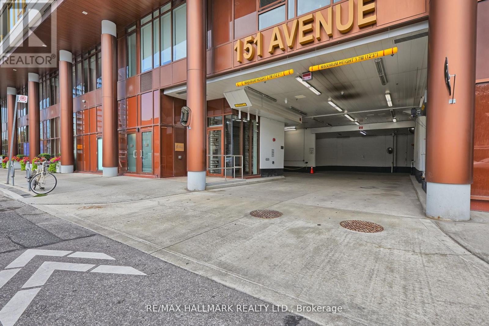 Photo 2 of 601 151 Avenue Road, Toronto ON