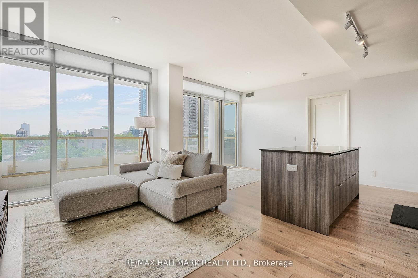 Photo 4 of 601 151 Avenue Road, Toronto ON