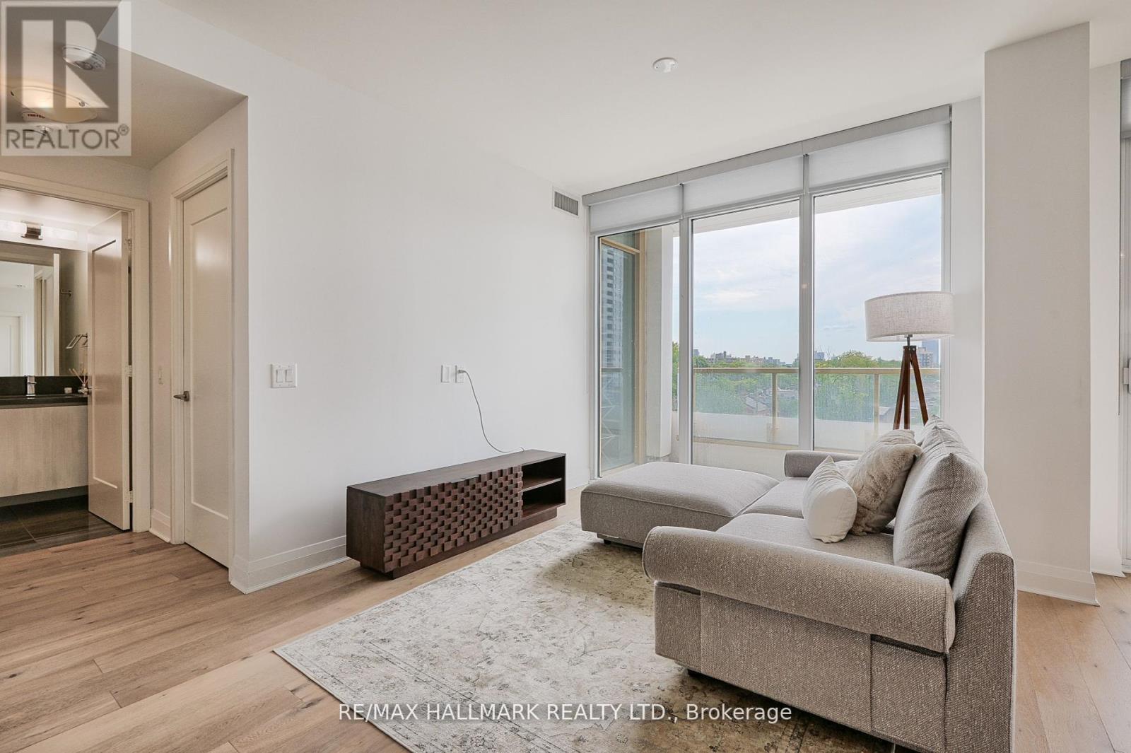 Photo 5 of 601 151 Avenue Road, Toronto ON