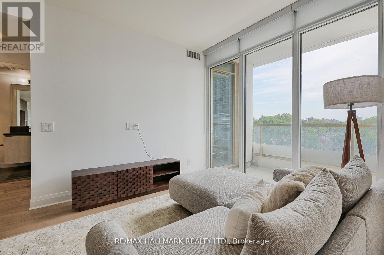 Photo 6 of 601 151 Avenue Road, Toronto ON