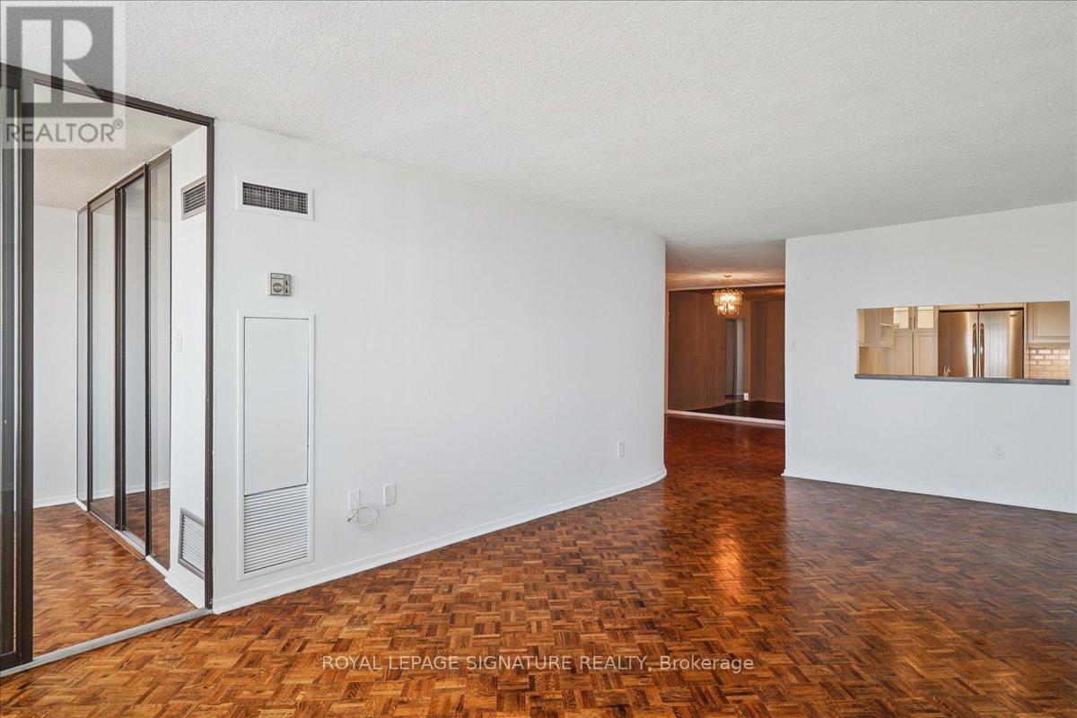 Photo 16 of 2404 55 Skymark Drive, Toronto ON