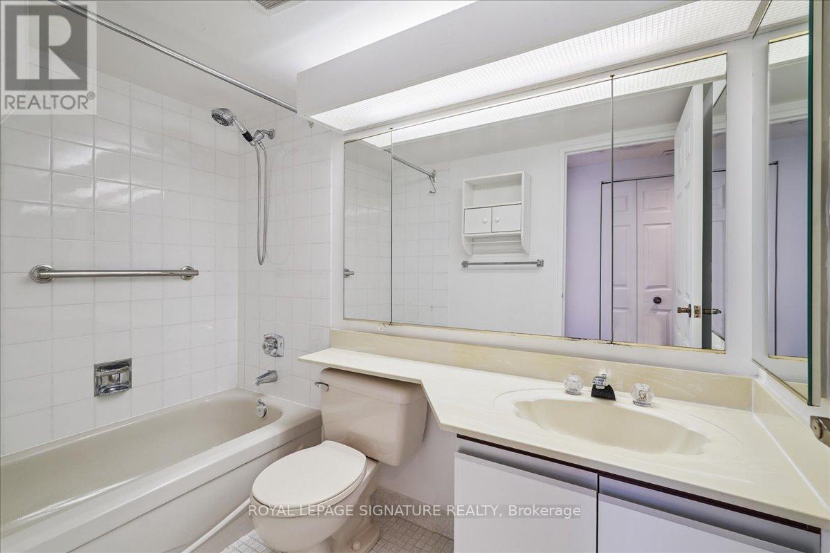 Photo 32 of 2404 55 Skymark Drive, Toronto ON