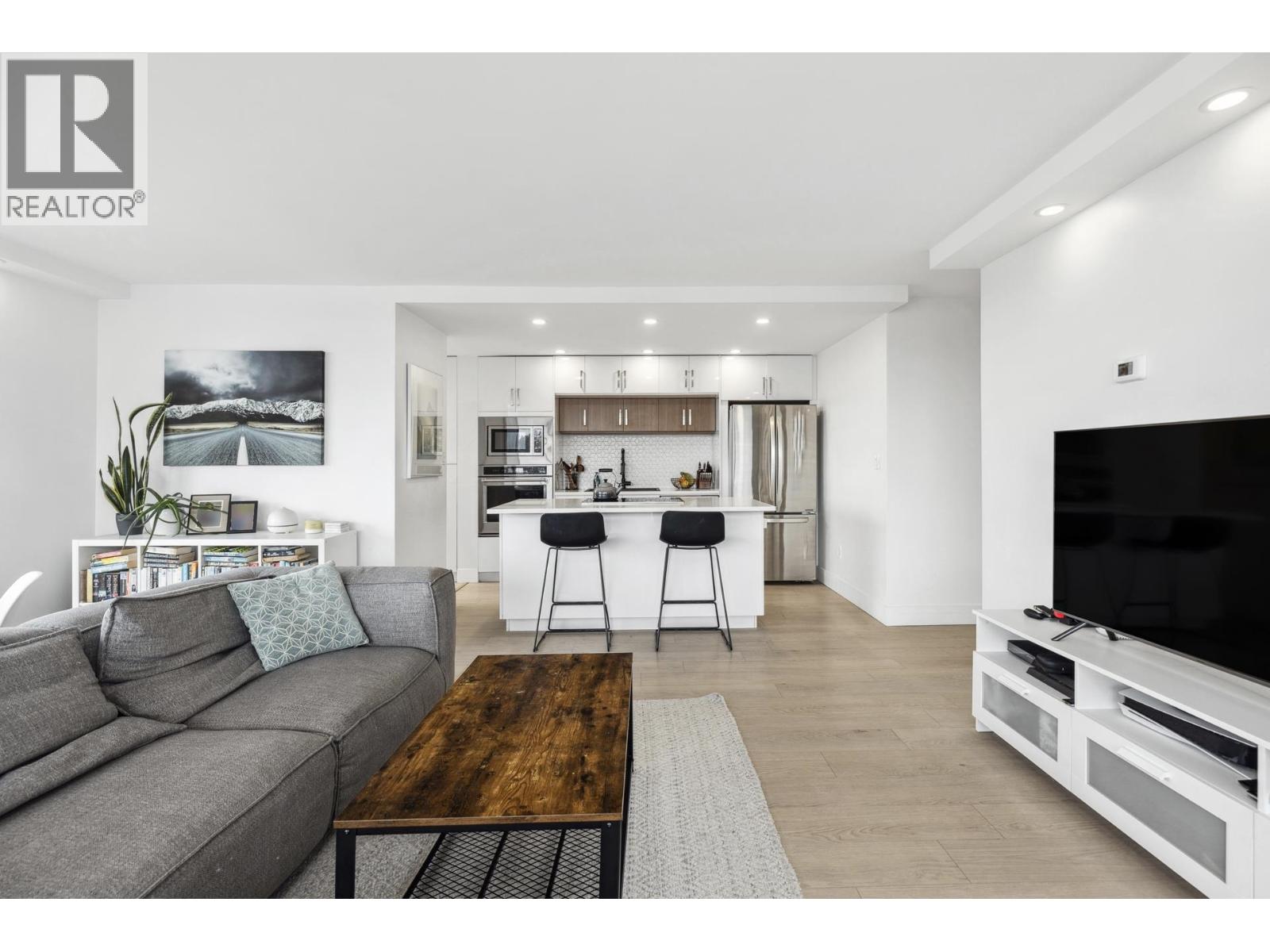 1003 140 E KEITH ROAD, North Vancouver