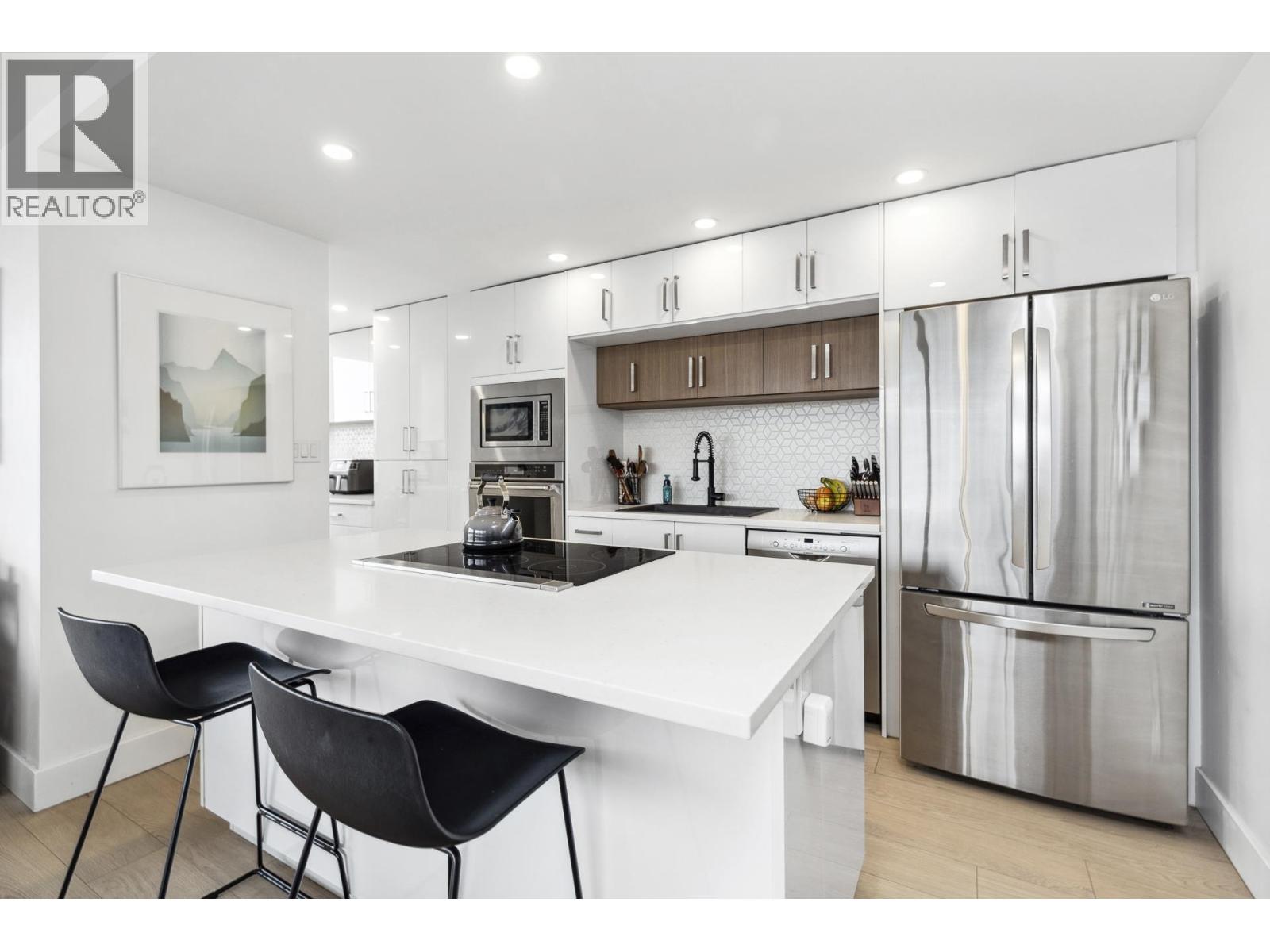 1003 140 E KEITH ROAD, North Vancouver