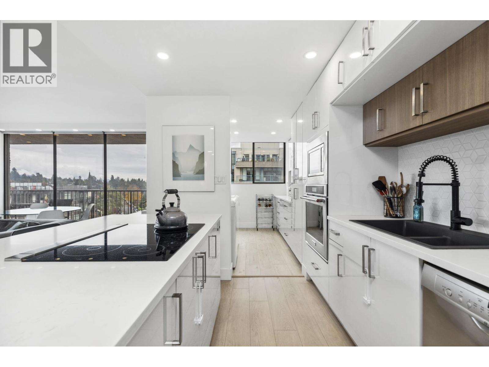 1003 140 E KEITH ROAD, North Vancouver