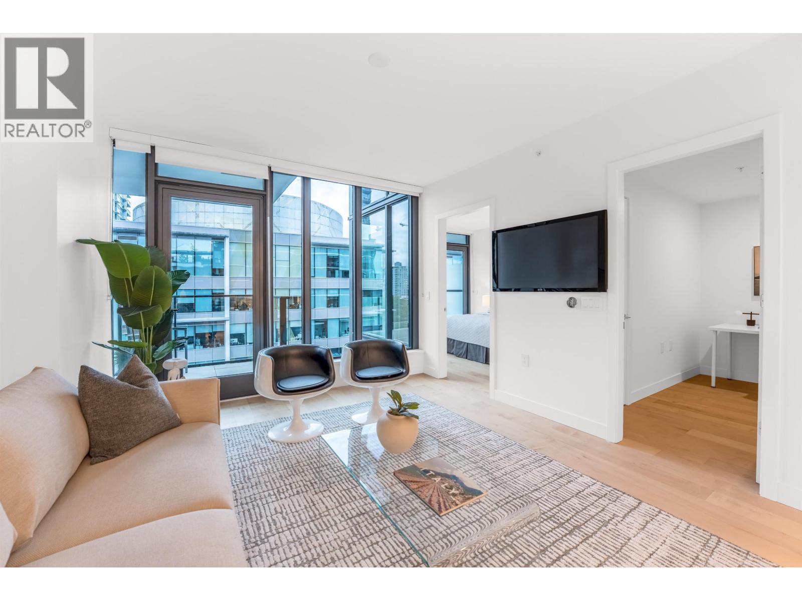 Photo 3 of 514 135 E 13 Th Street, North Vancouver BC