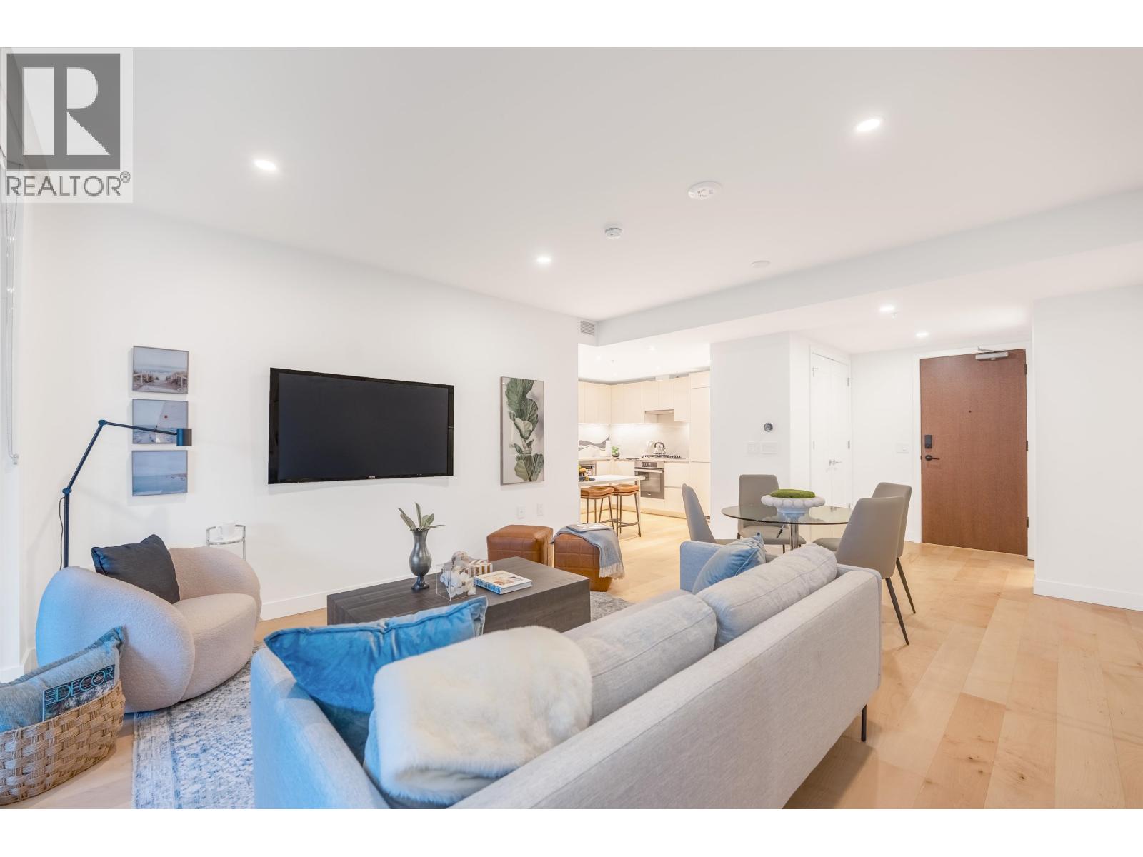 Photo 2 of 515 135 E 13 Th Street, North Vancouver BC