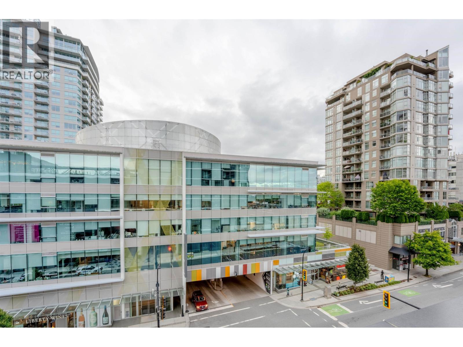 Photo 38 of 515 135 E 13 Th Street, North Vancouver BC