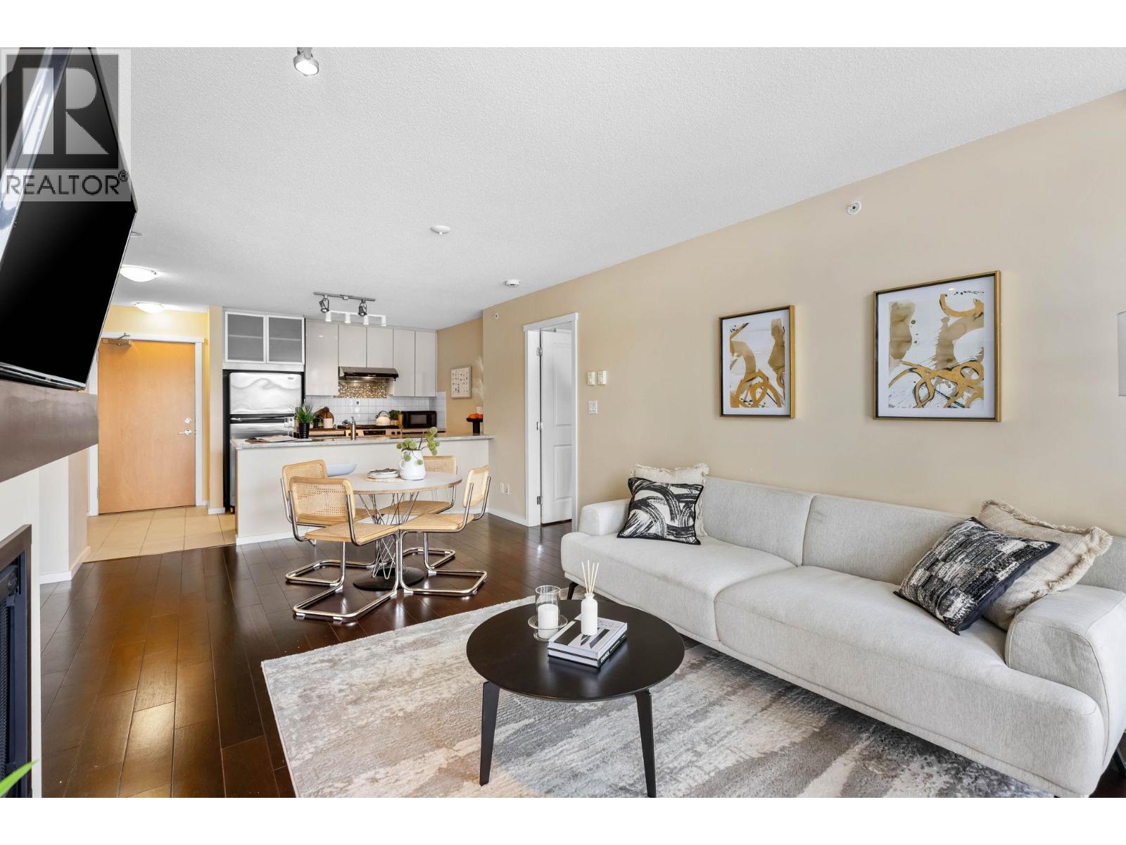 Photo 3 of 1102 2289 Yukon Crescent, Burnaby BC