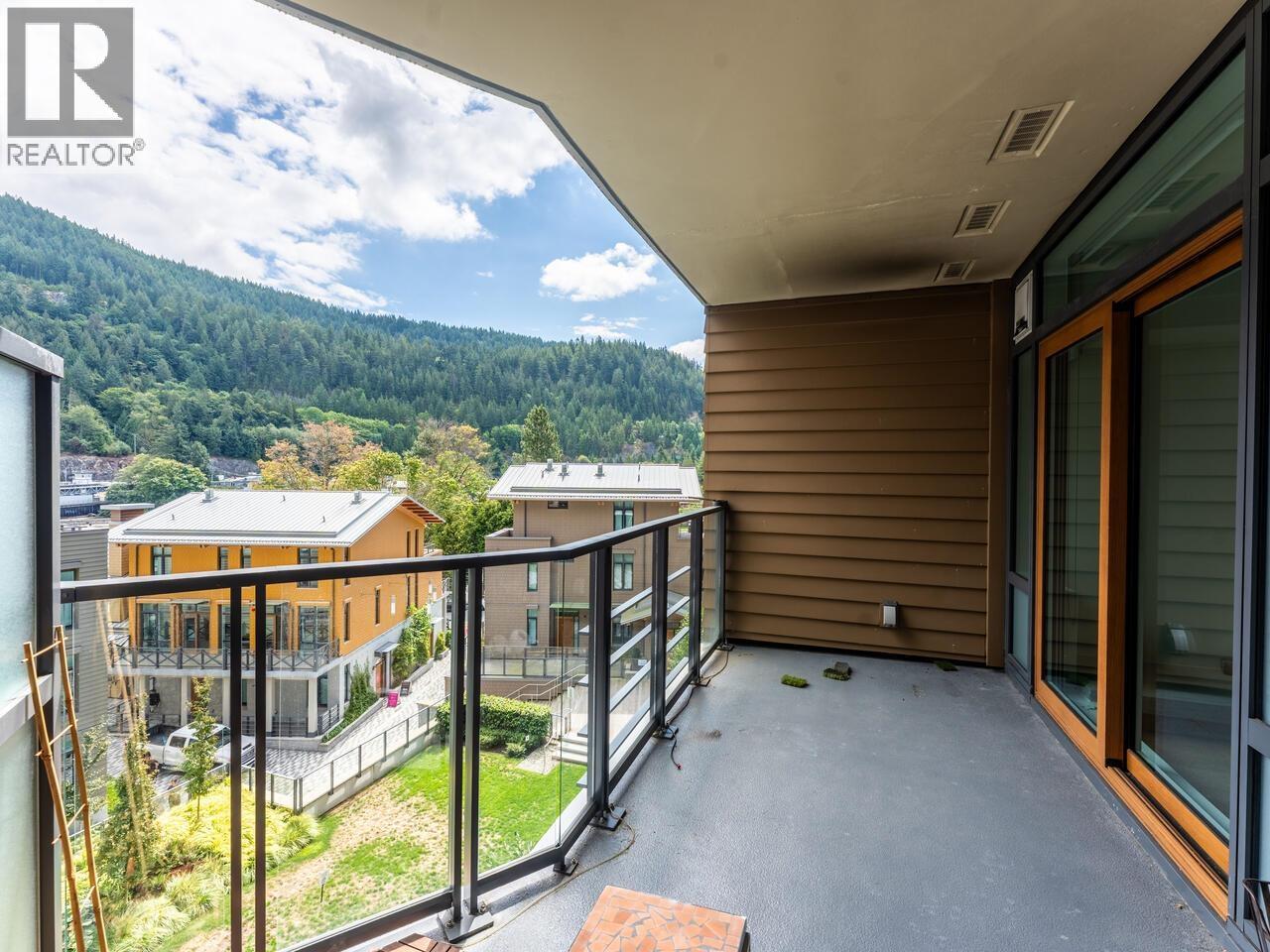 405 6687 NELSON AVENUE, West Vancouver