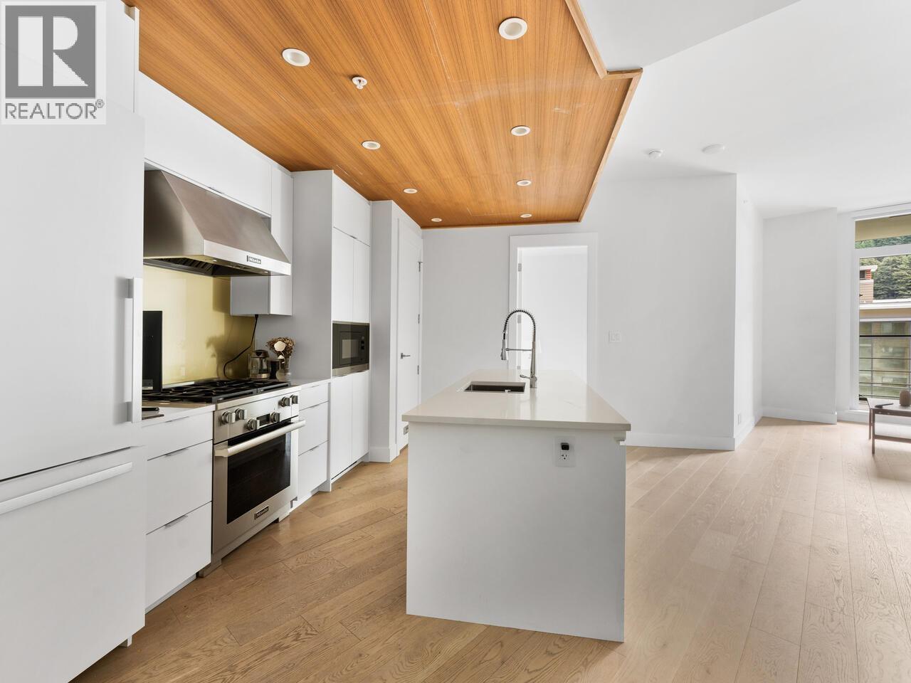 405 6687 NELSON AVENUE, West Vancouver