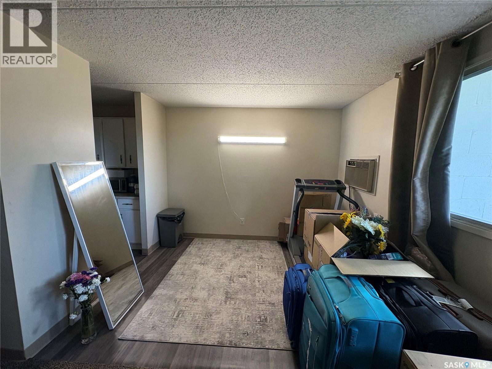 Photo 5 of 11 35 Centennial Street, Regina SK