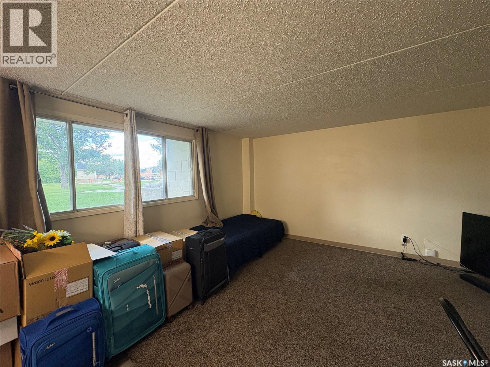 Photo 6 of 11 35 Centennial Street, Regina SK