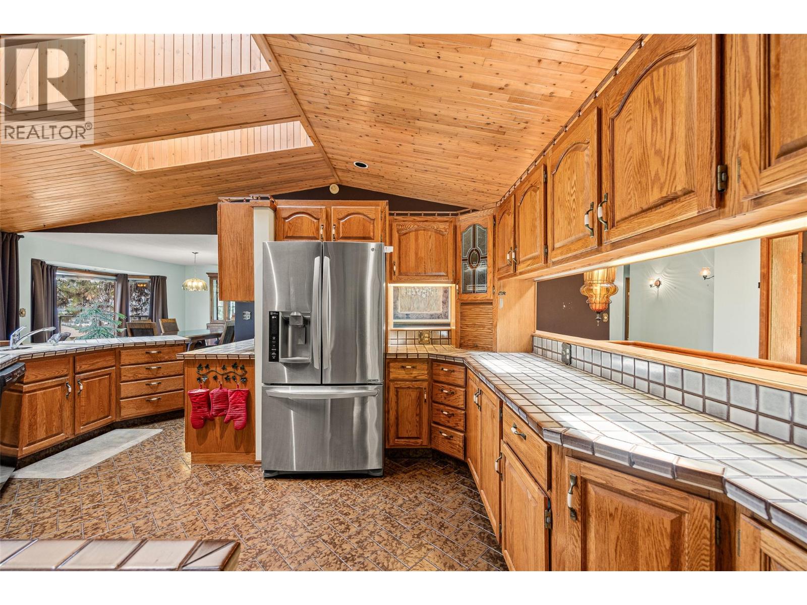 Photo 17 of 975 Monashee Place, Kelowna BC