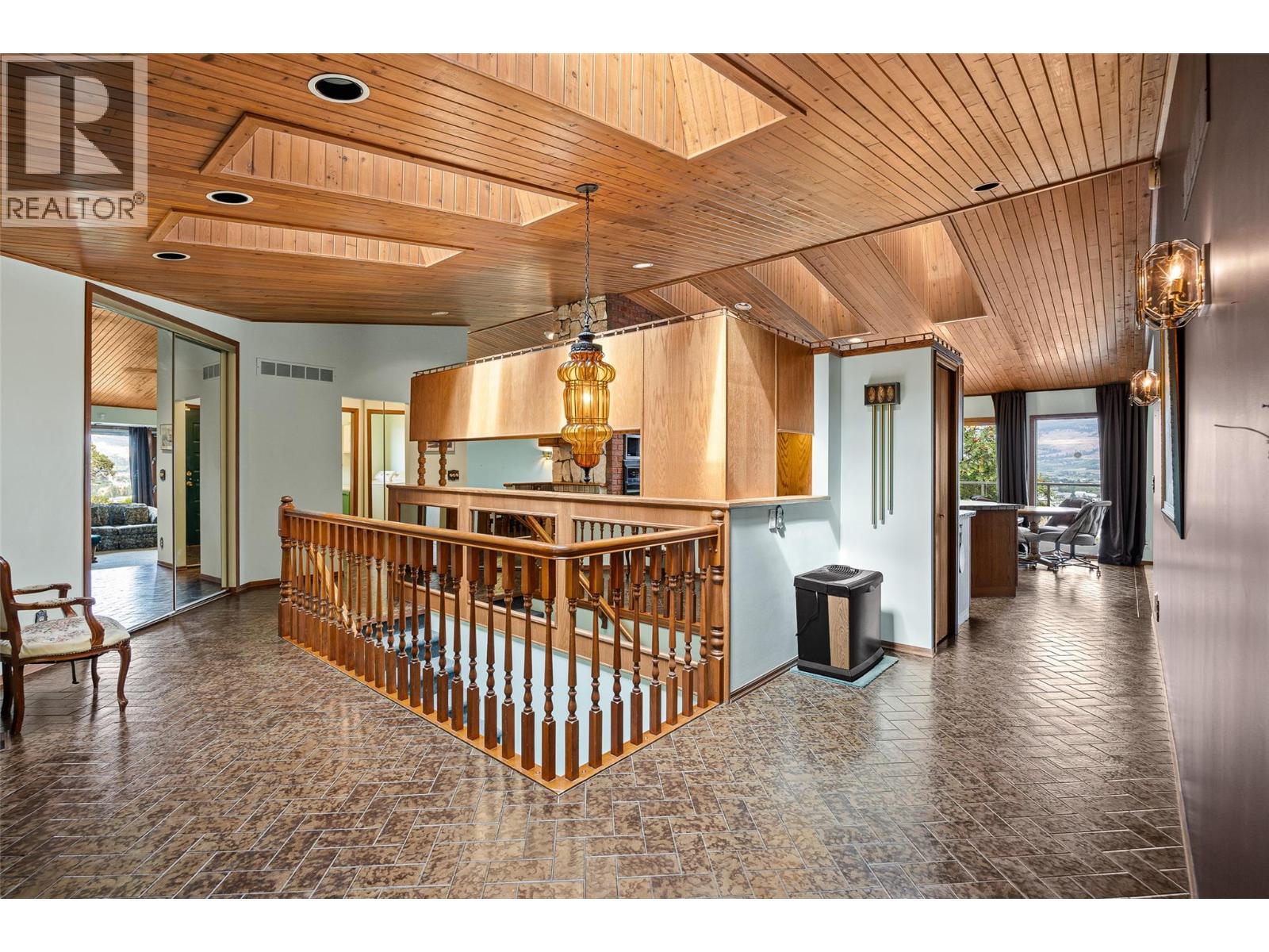 Photo 15 of 975 Monashee Place, Kelowna BC