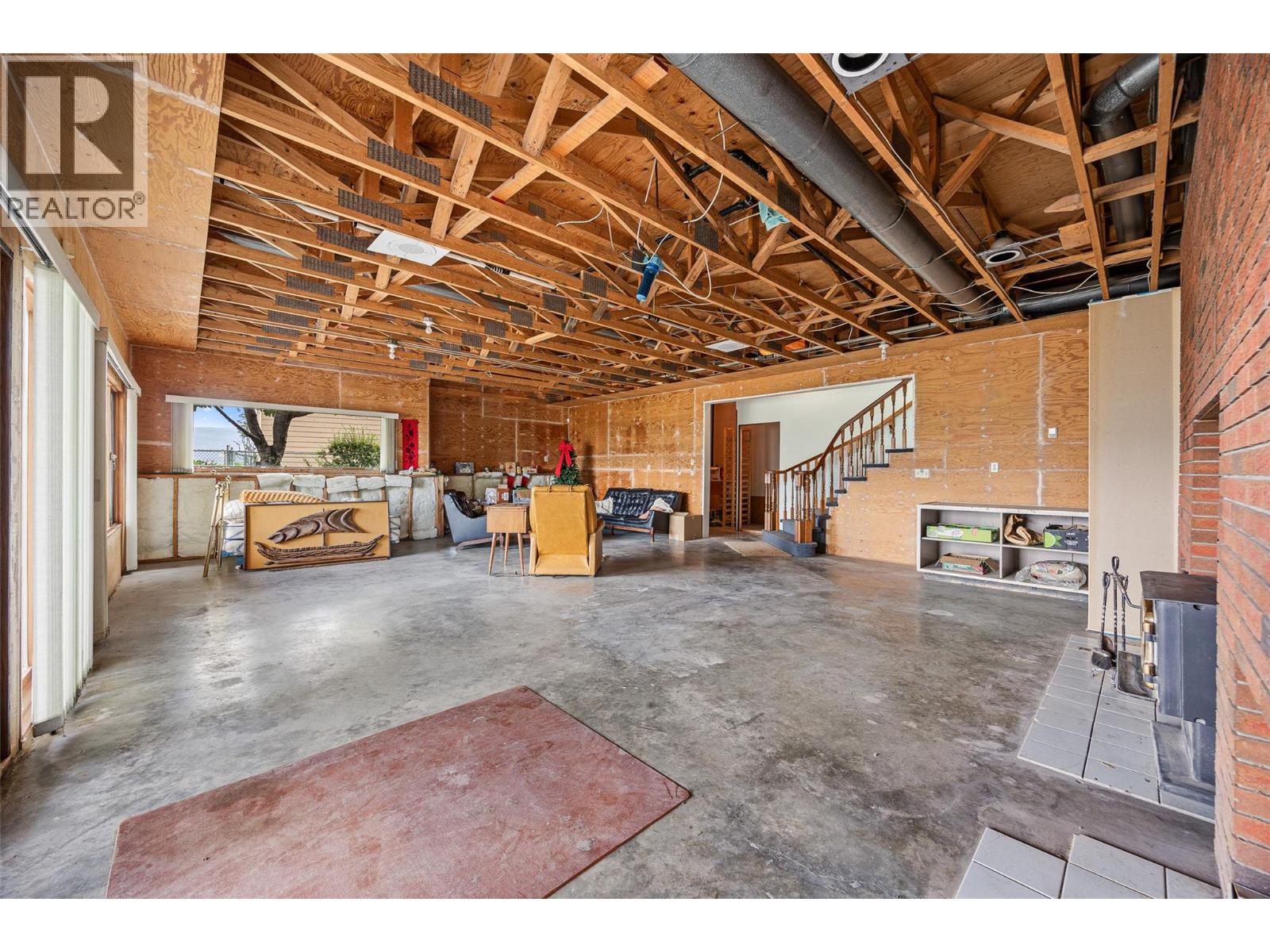 Photo 6 of 975 Monashee Place, Kelowna BC