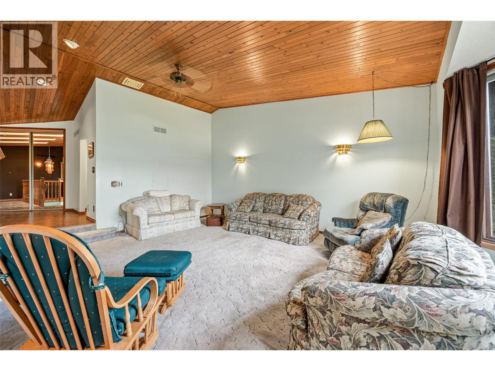 Photo 9 of 975 Monashee Place, Kelowna BC