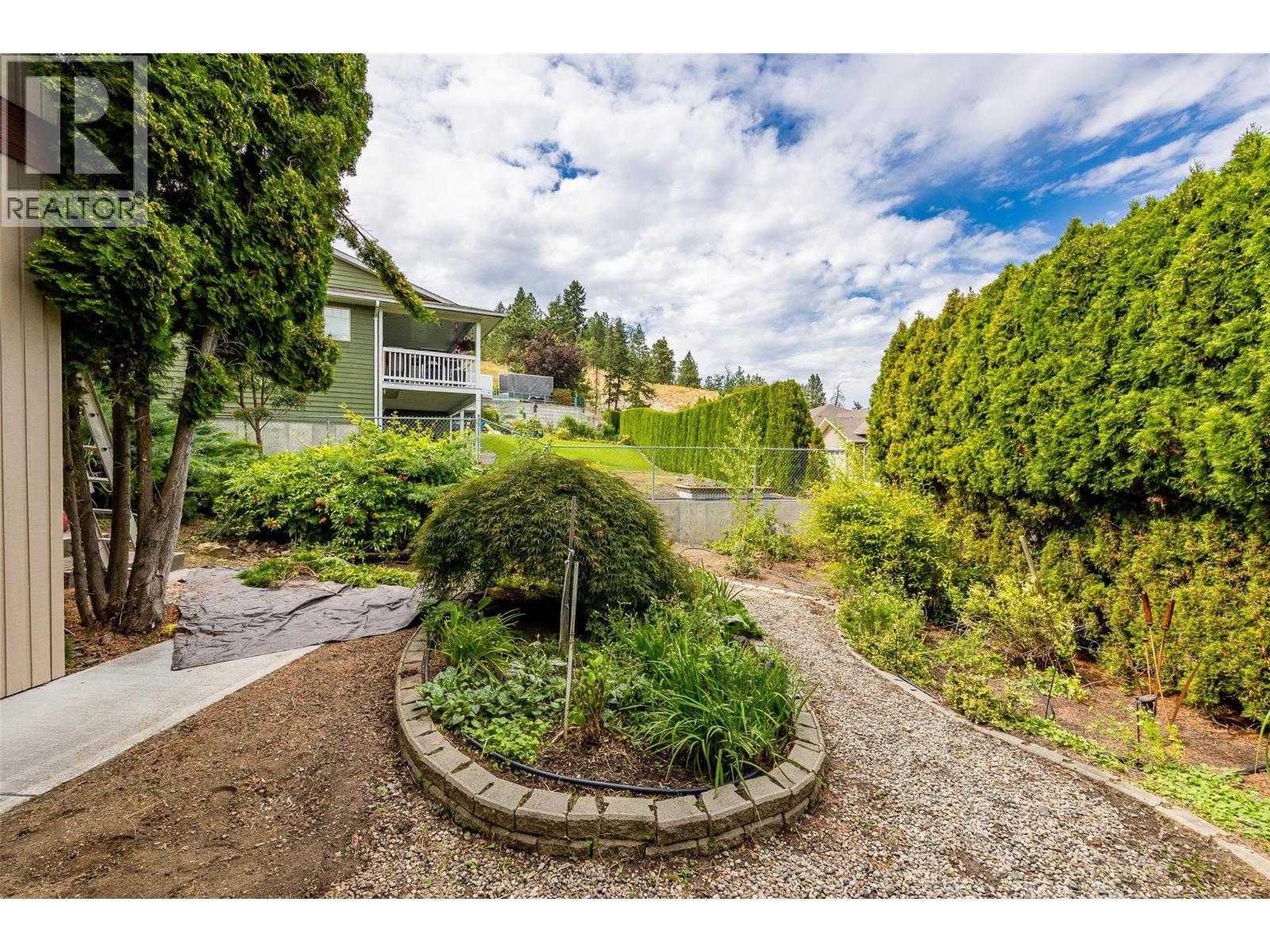 Photo 42 of 975 Monashee Place, Kelowna BC